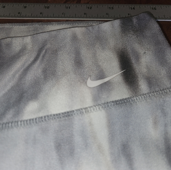 Nike Dri Fit Capri's Large - Picture 3 of 8